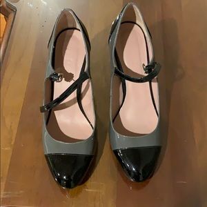 Ladies dress pumps...worn once... comfortable